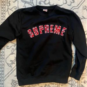 Large Supreme crew neck